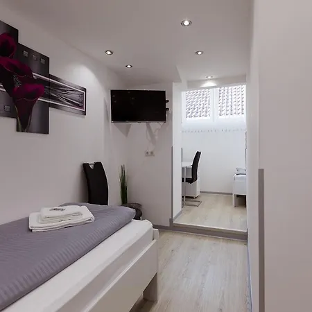 Rühen, 24 Stunden Check In, Kostenfreie Parkplätze Hotel Rühen